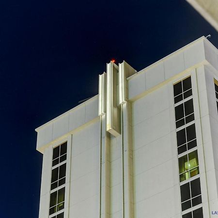Mgm Signature-22-707 F1 Track & Strip View Balcony Las Vegas Exterior photo